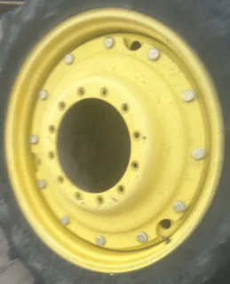 Used 12 X 38 JD Stub Disc Wheel w/ 12-16.732-14.625 Disc (faded paint; scratches)
