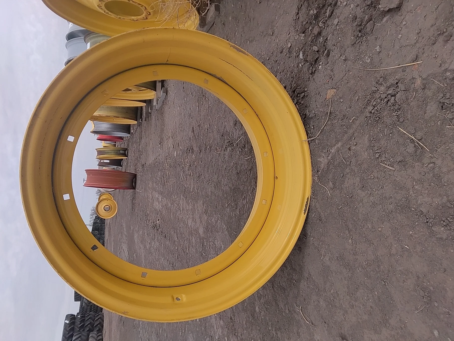 Used 15 X 34 John Deere Yellow Stub Disc image 4