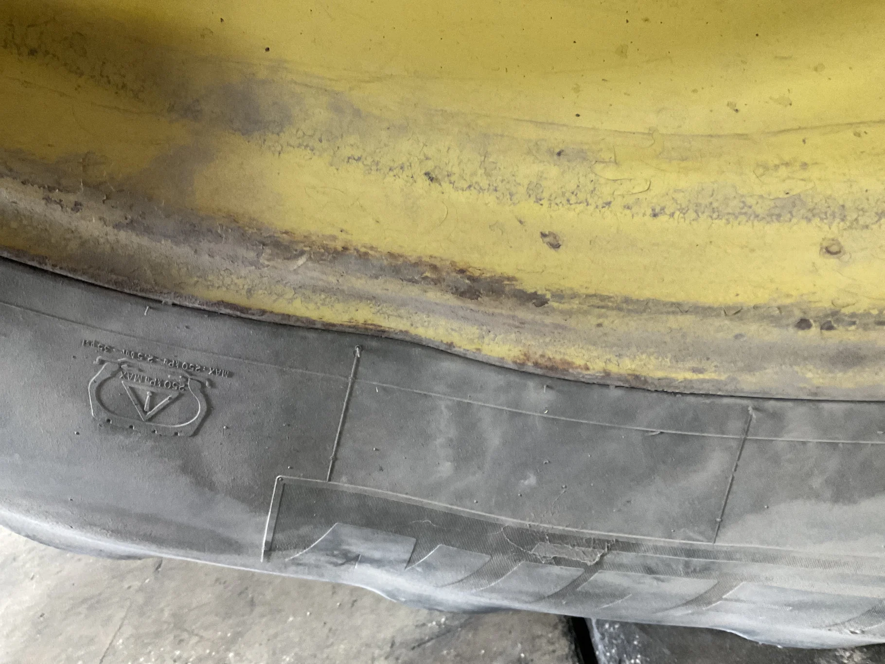 Used 20 X 42 10-13.19-11.07 1.25"BS Yellow Dual image 2