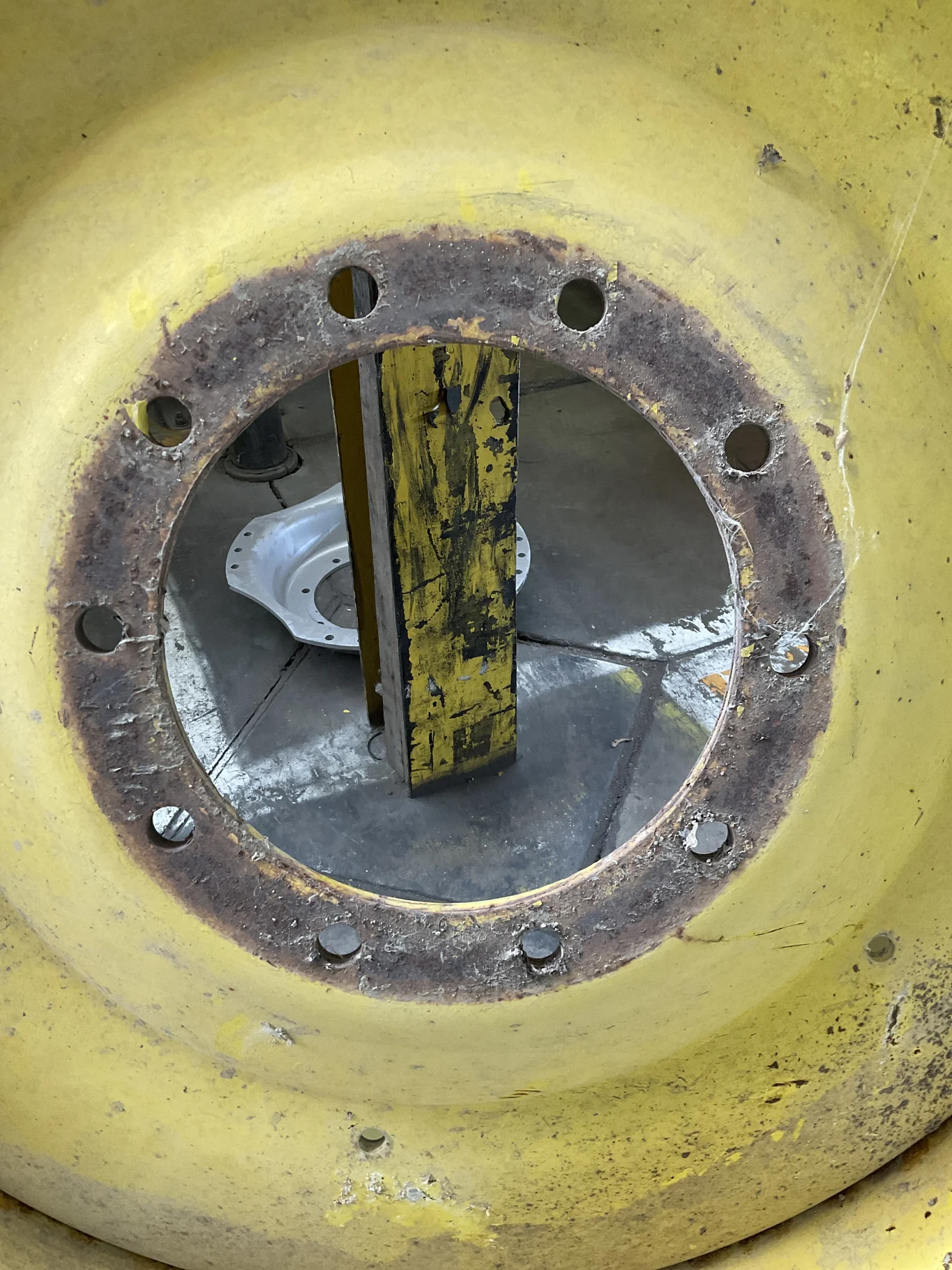 Used 20 X 42 10-13.19-11.07 1.25"BS Yellow Dual image 4