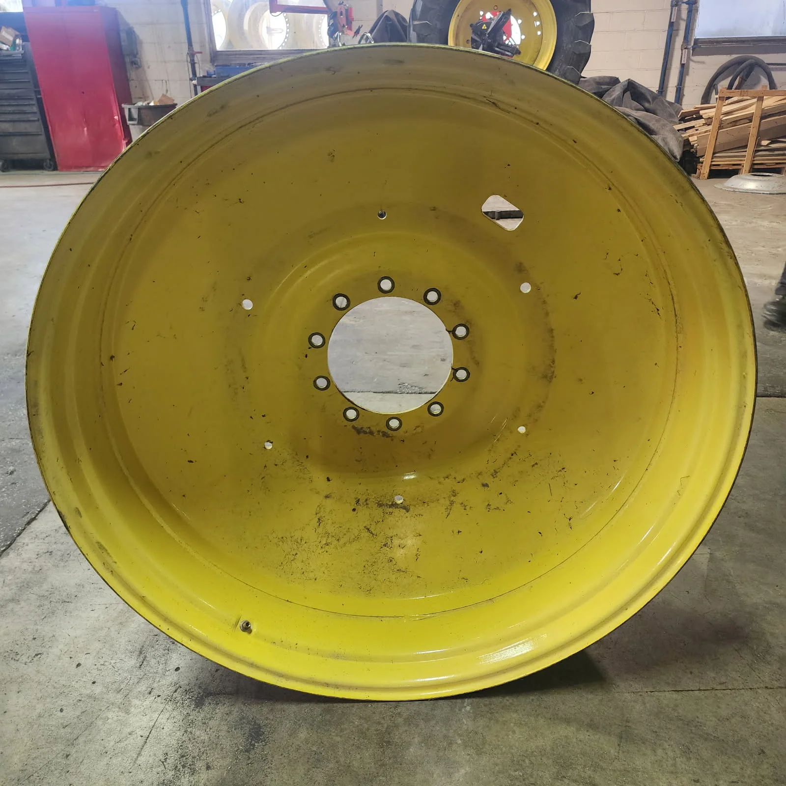 Used 16 X 46 10-13.18-11.09 2"BS Titan Dual Yellow Wheel image 3