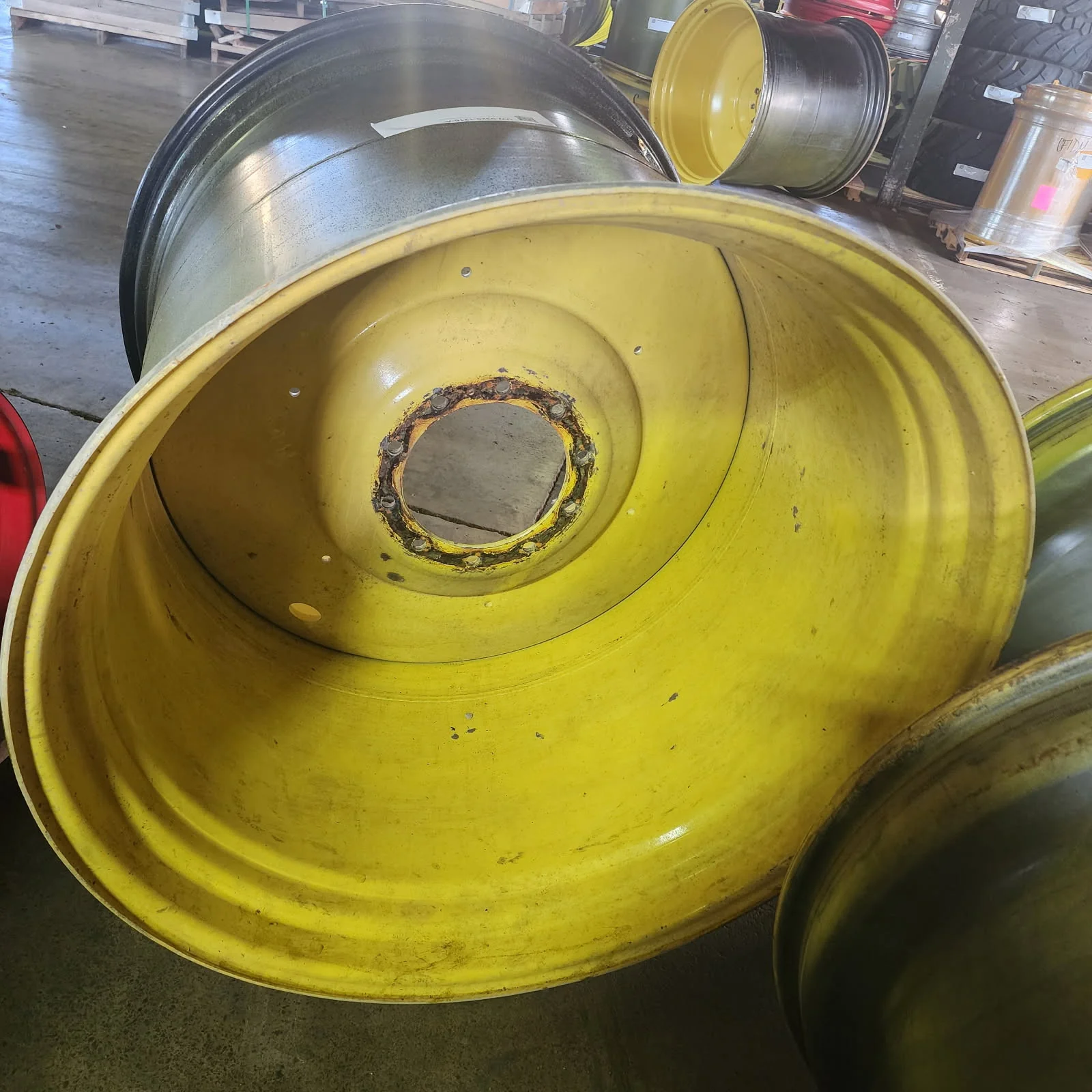 Used 28 X 46 10-13.19-11.07 24"BS Titan Yellow Dual