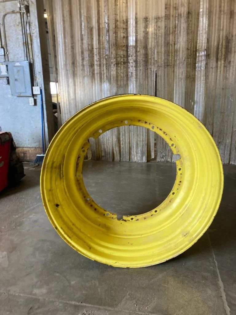 Used 20 X 46 JD Yellow 12-32.047-30.17-2.81IN (.937) Stub Disc Rim 14" BS image 2