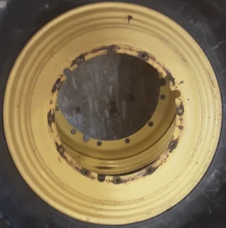Used 13 x 46 12-32.047-30.09 (.9375) Yellow Stub Disc Wheel