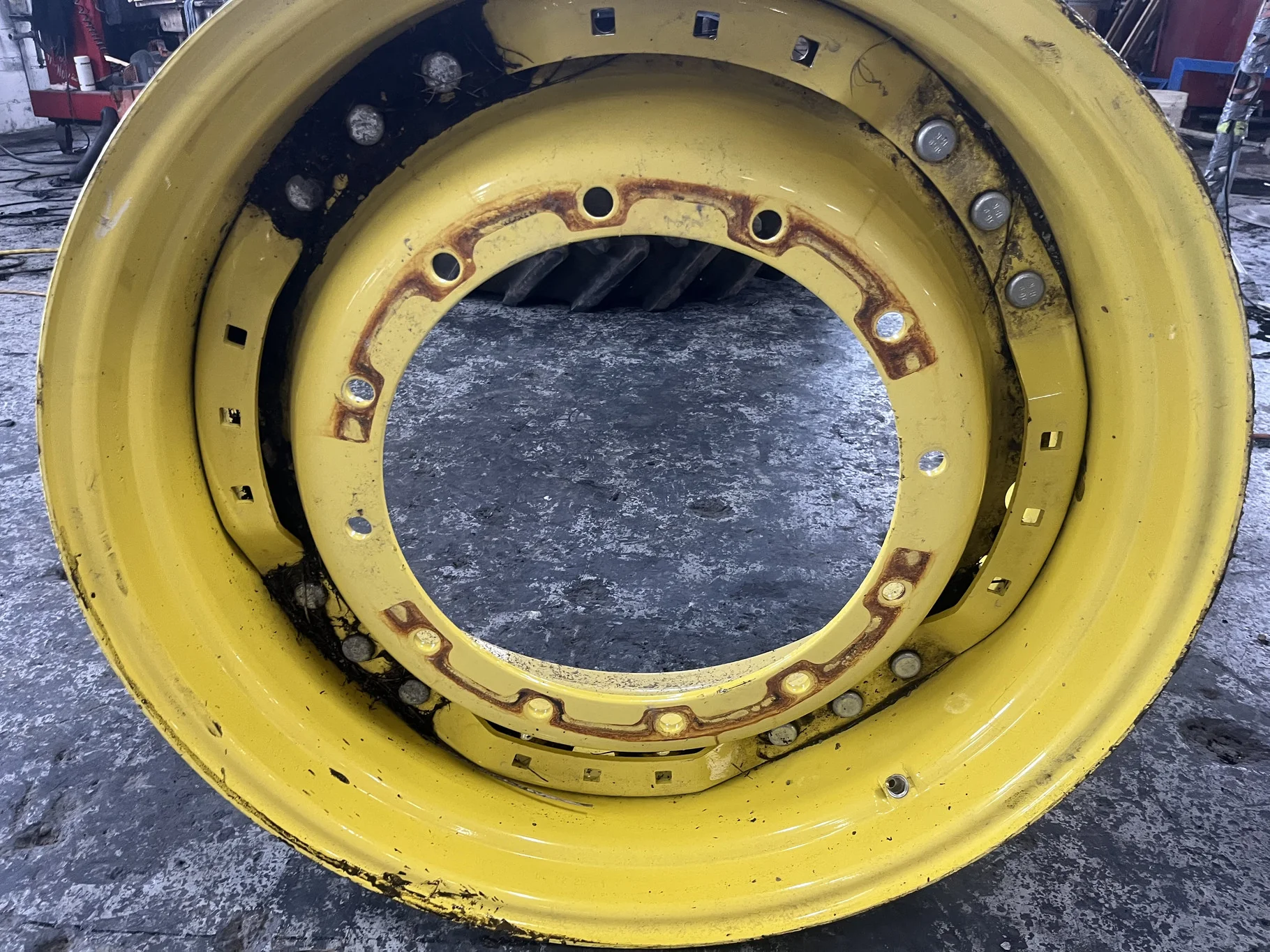 Used 15 X 34 12-19.685-17.651-0.69N Waffle Yellow Wheel