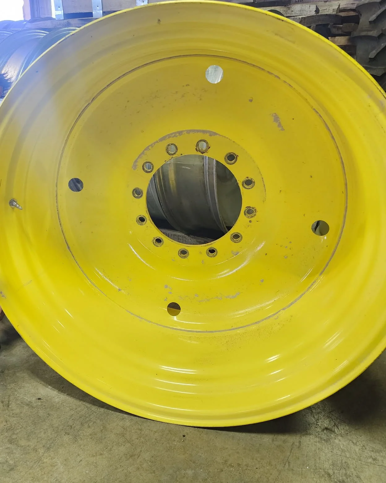 Used 20 X 38 12-13.976-11.857-1 6"BS Dual Yellow Wheel image 2