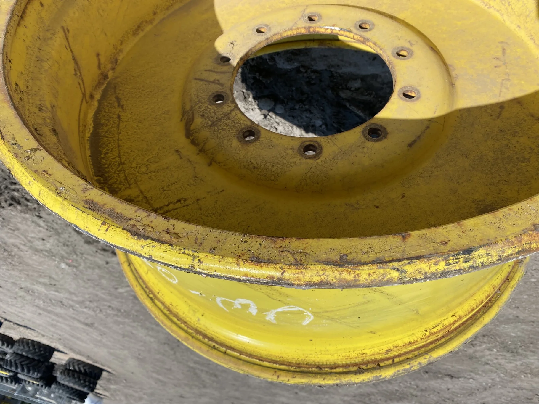 Used 16 X 34 John Deere Yellow 10 Bolt Sprayer Wheel SCRAP image 5
