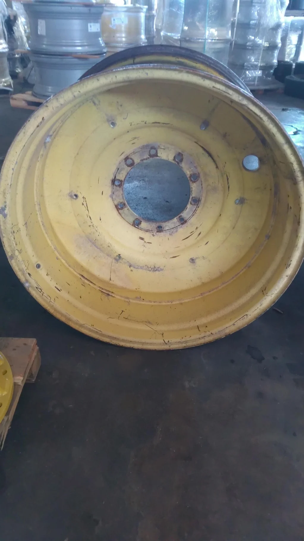 Used 25 x 38 10 Bolt Dual Yellow Wheel image 2