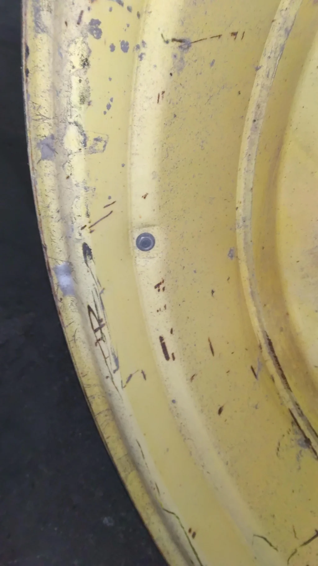 Used 25 x 38 10 Bolt Dual Yellow Wheel image 4