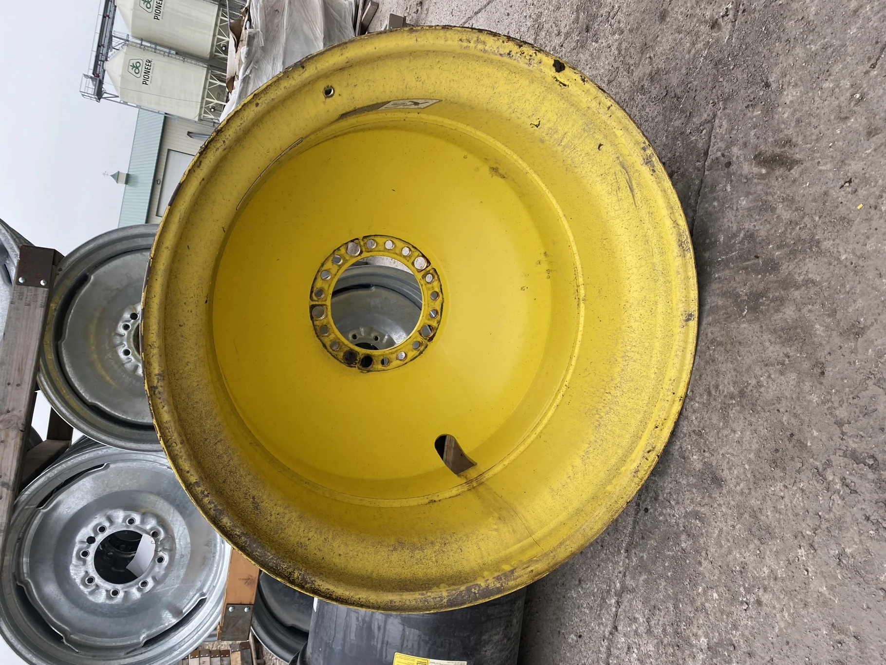 USED 18 x 42 20-13.187-11.07 (INSIDE) DOLLY DUAL YELLOW WHEEL
