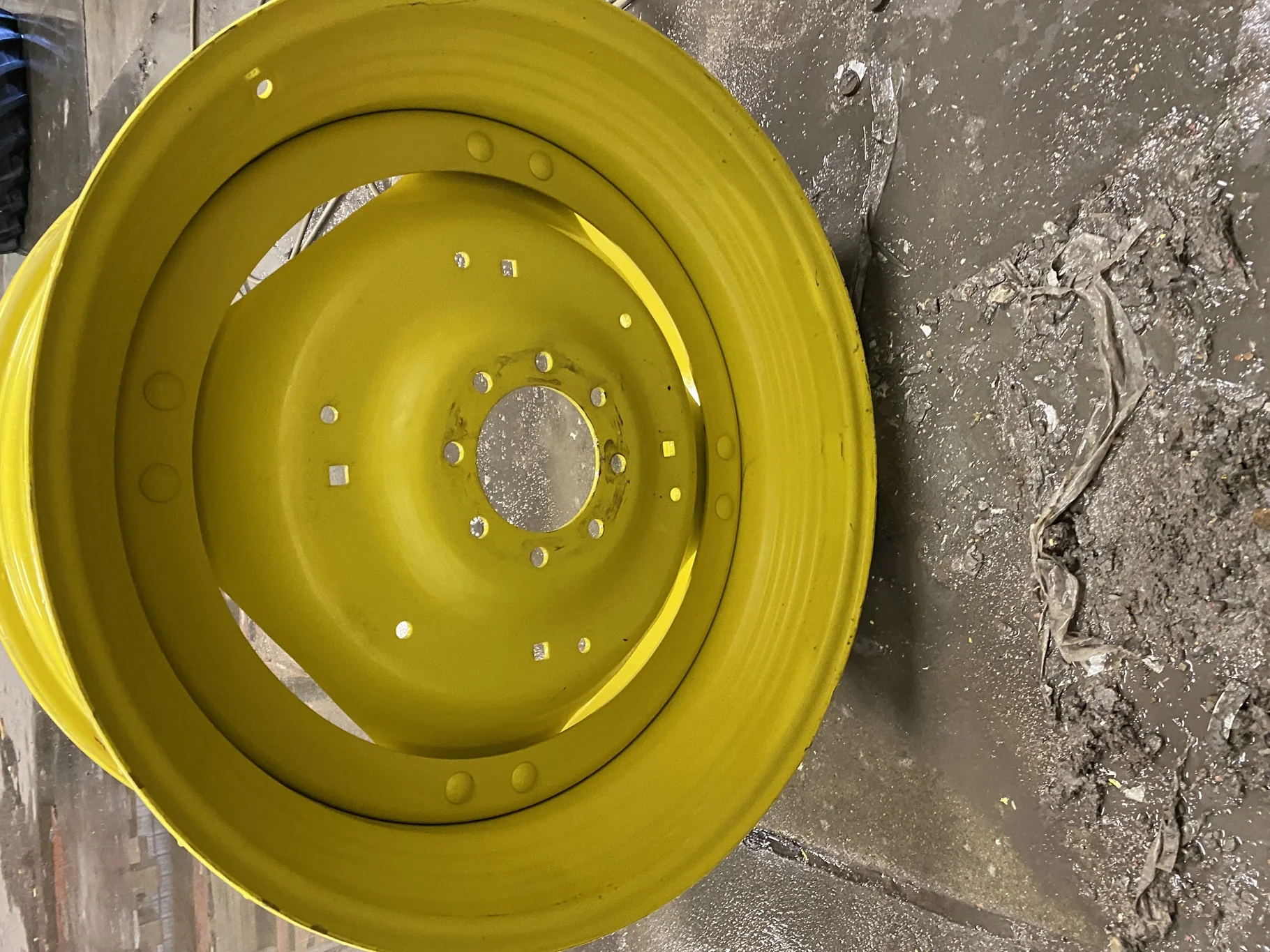 Used 15 X 34 JD Yellow 4/2 Rail Wheel 9.375" BS with 34" Disc  (8-8-6.023) 4" Offset image 3