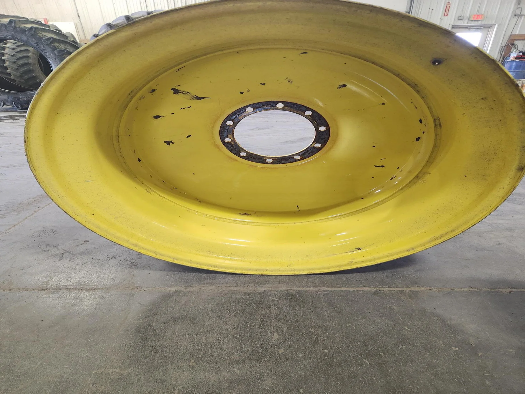 Used 18 x 42 10-13.18-11.09-14.4IN Yellow Wheel