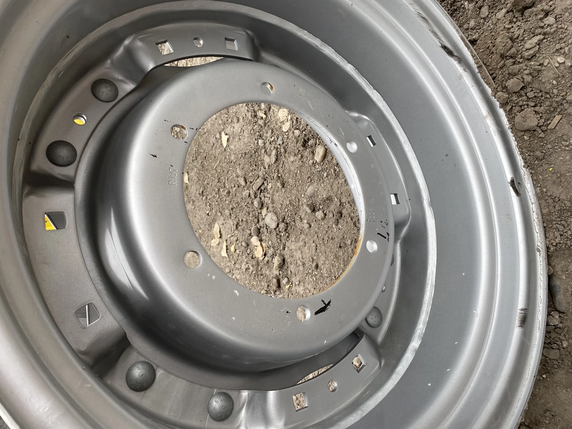 USED 10 X 24 CASE IH SILVER 6 LOOP RIM w a 24" CIH SILVER STRAIGHT PLATE CENTER 6-11-9 image 3