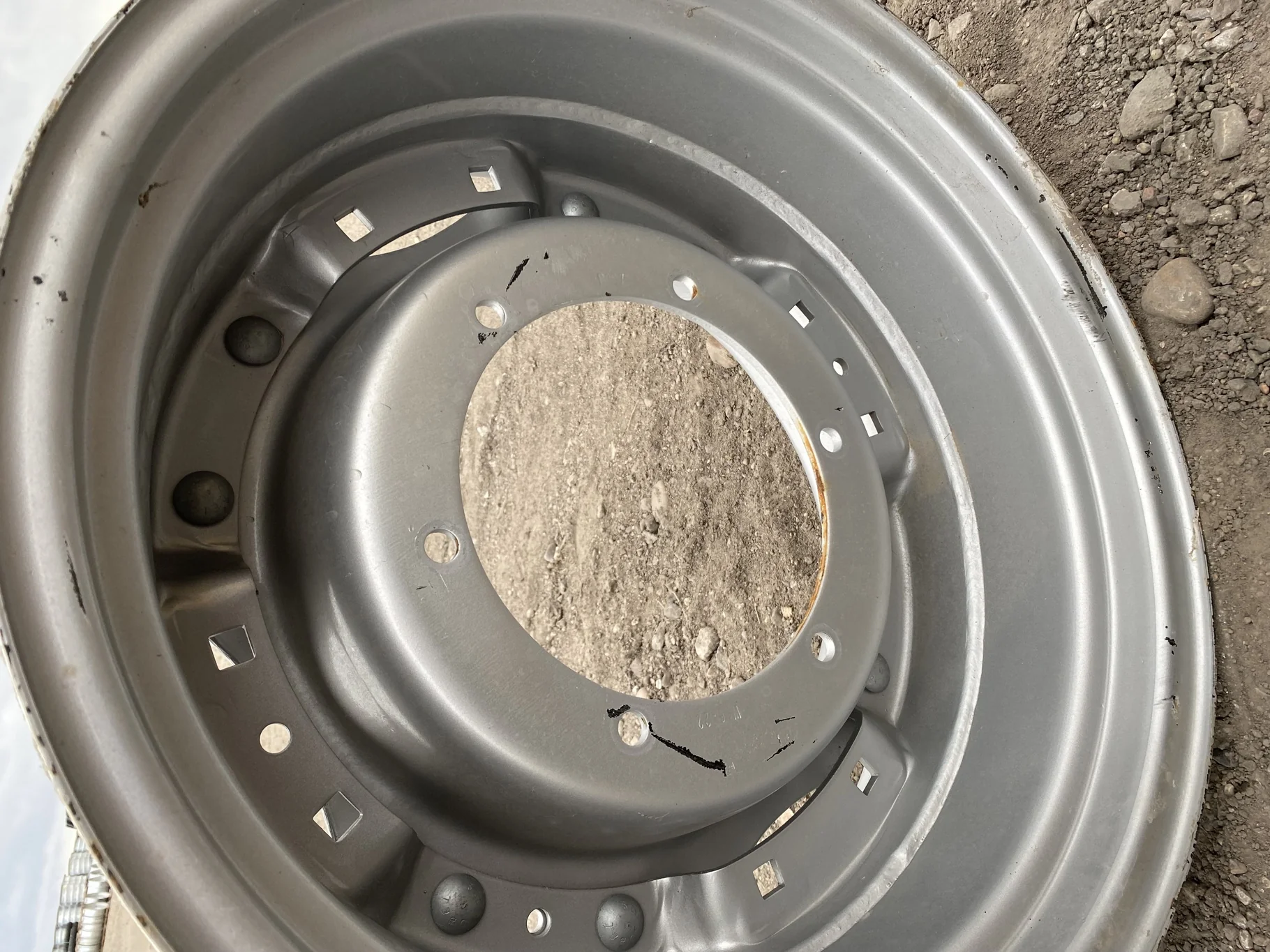USED 10 X 24 CASE IH SILVER 6 LOOP RIM w a 24" CIH SILVER STRAIGHT PLATE CENTER 6-11-9 image 5