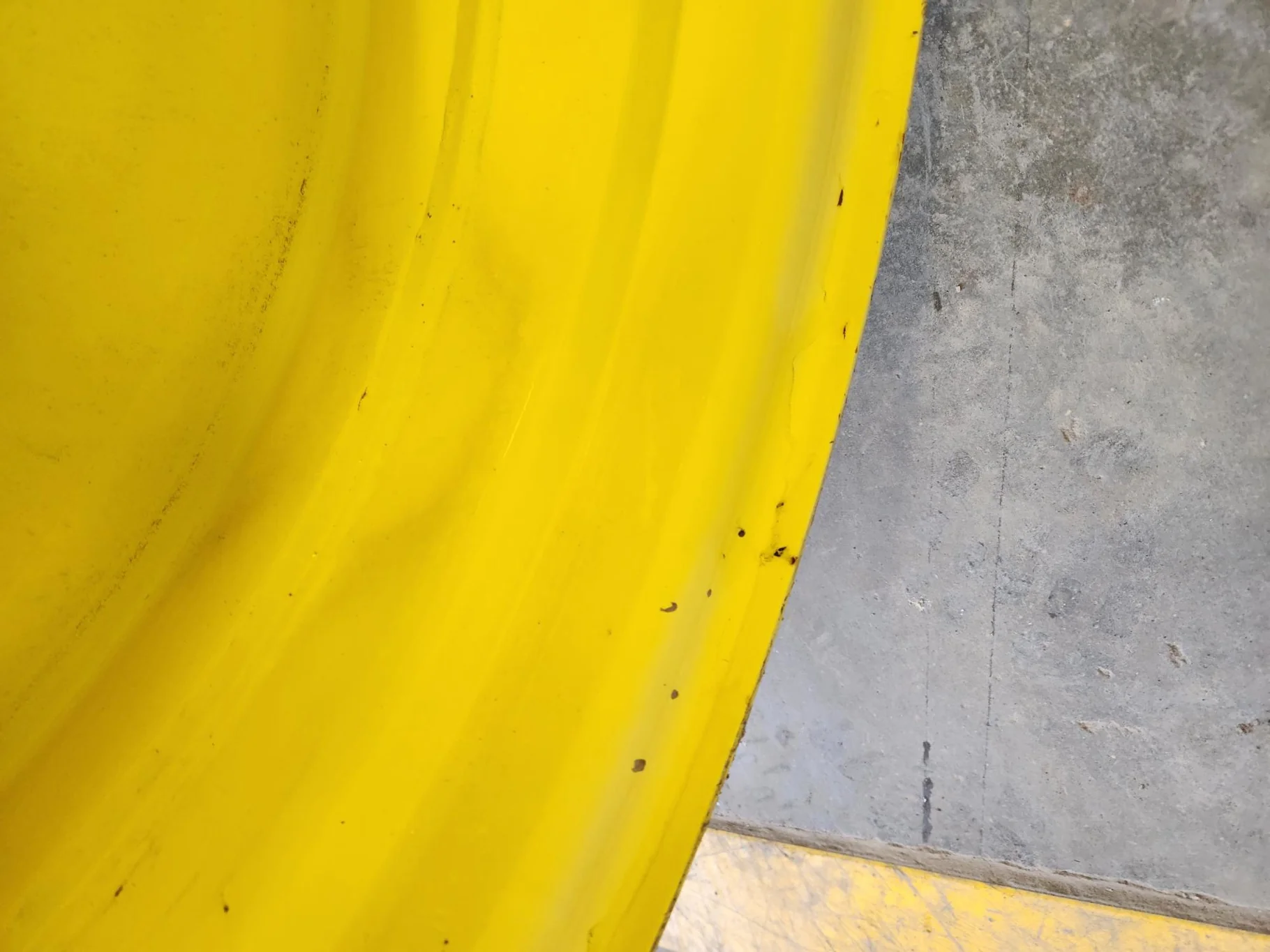 Used 18 X 38 John Deere Yellow 12 Bolt (.905) Sprayer Wheel (12-13.976-11.857) 3.17" OUT image 3