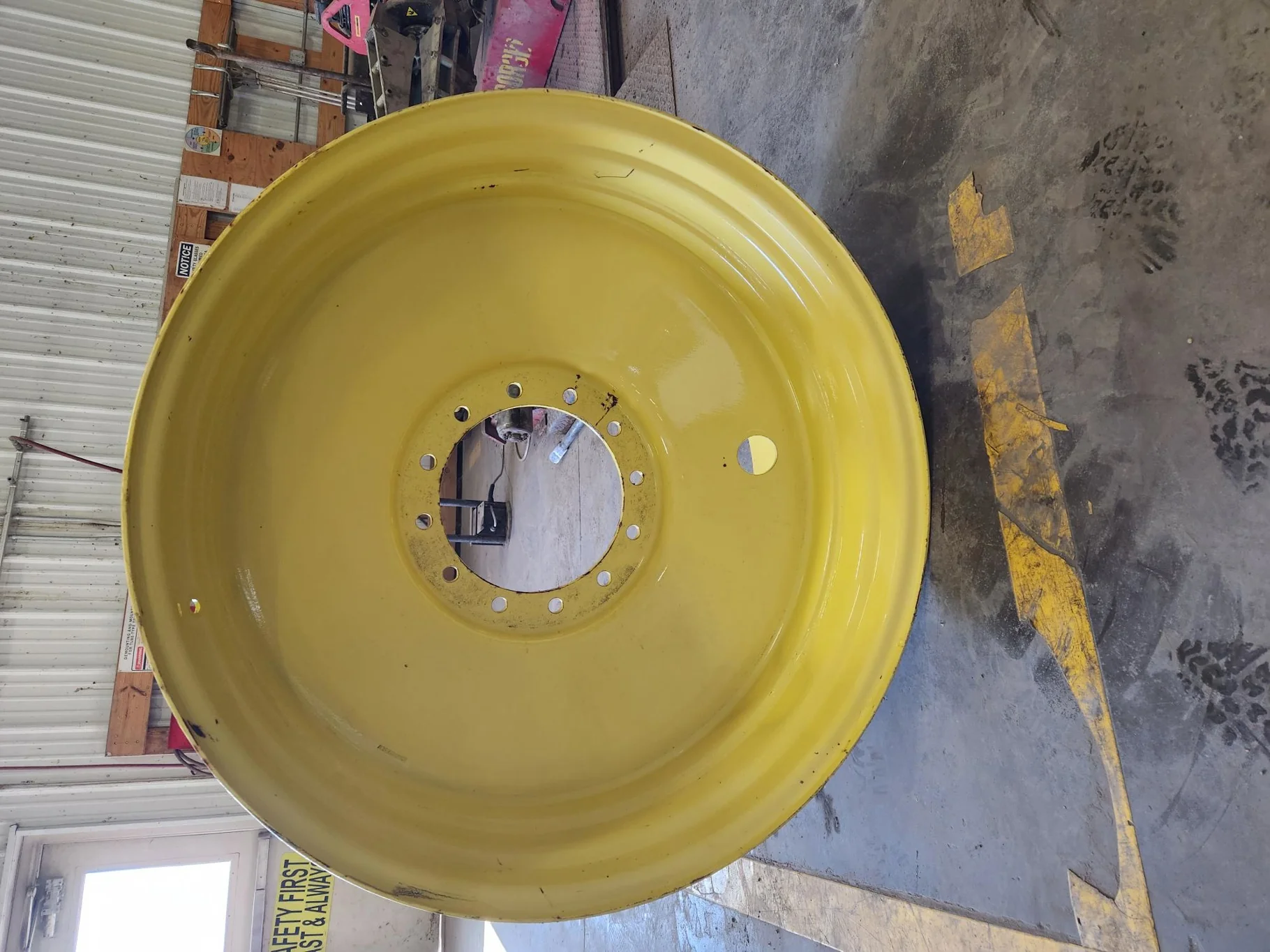 Used 18 X 38 John Deere Yellow 12 Bolt (.905) Sprayer Wheel (12-13.976-11.857) 3.17" OUT image 4