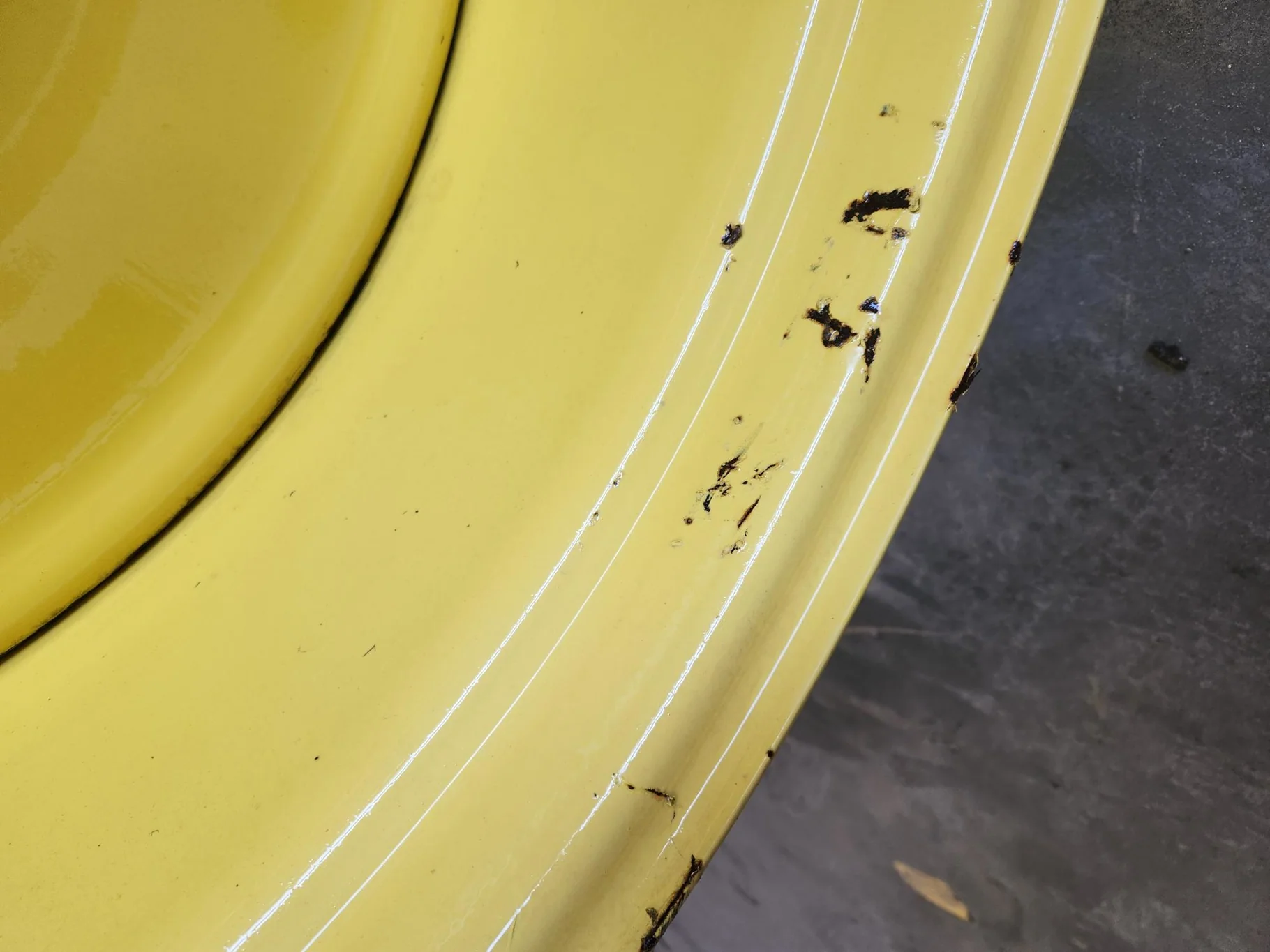 Used 18 X 38 John Deere Yellow 12 Bolt (.905) Sprayer Wheel (12-13.976-11.857) 3.17" OUT image 6