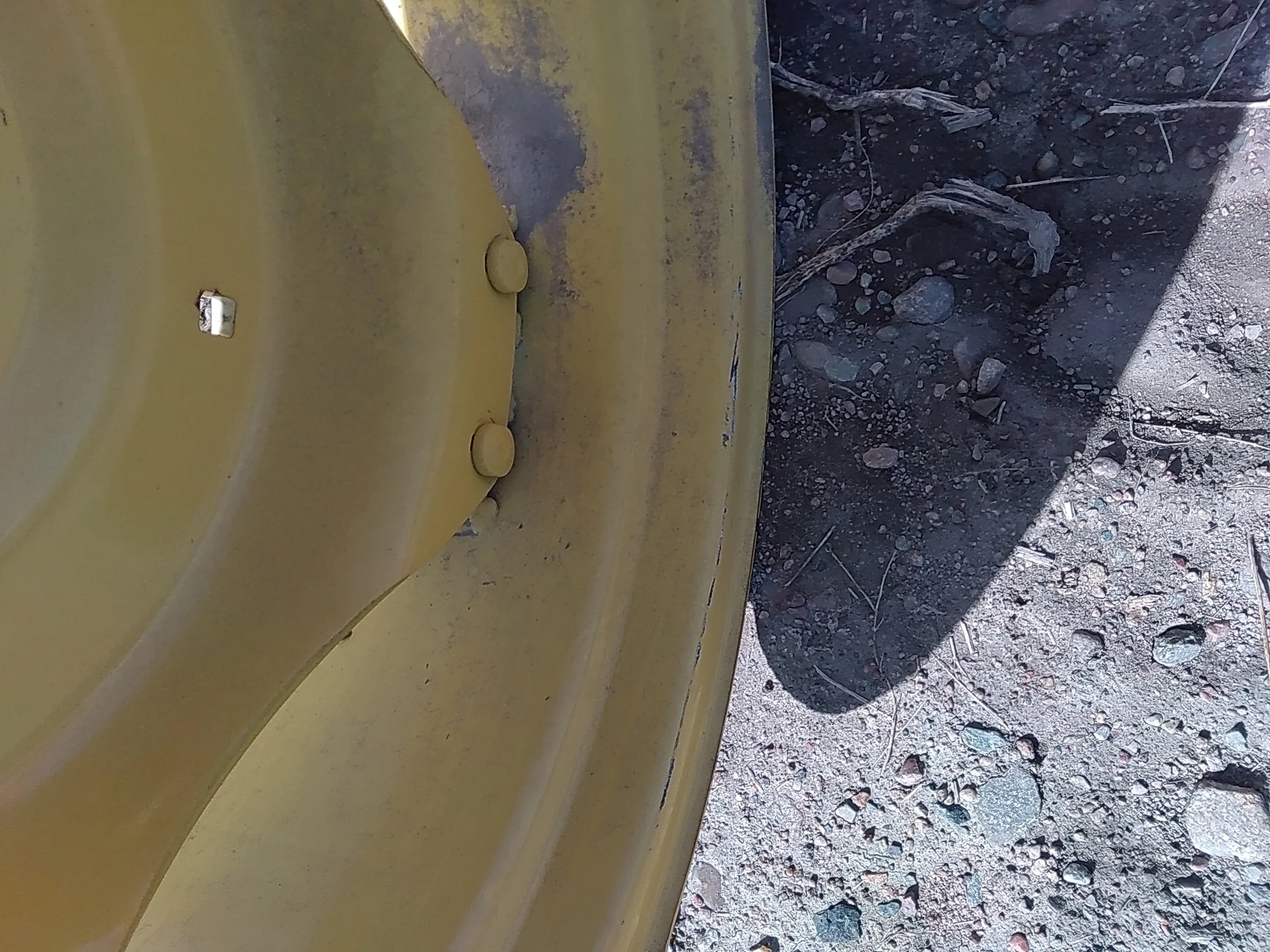 Used 15 X 28 John Deere Yellow GKN Rim with 8-8-6 Center - Good Condition image 6