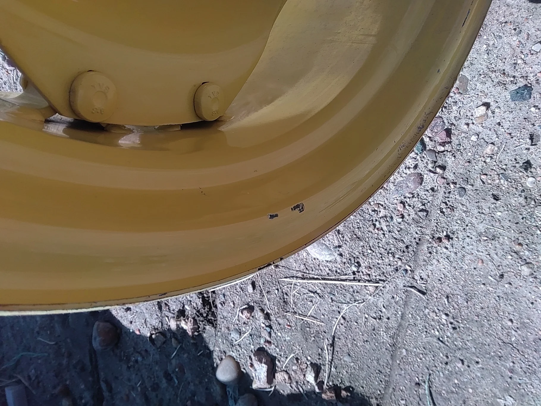 Used 15 X 28 John Deere Yellow GKN Rim with 8-8-6 Center - Good Condition image 7