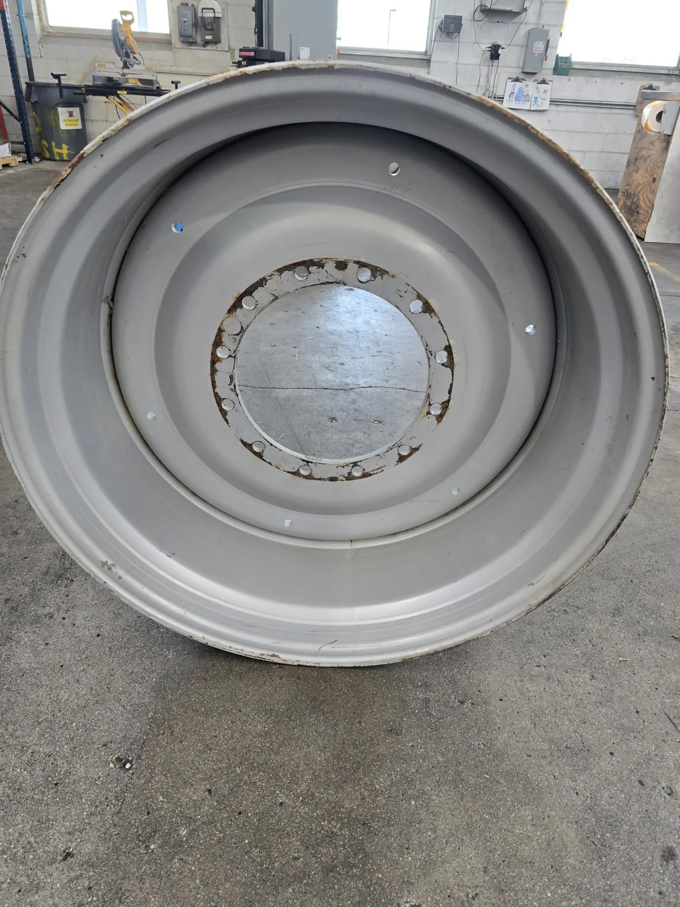 Used 23 x 38 12-16-14 Agco Silver Wheel image 2