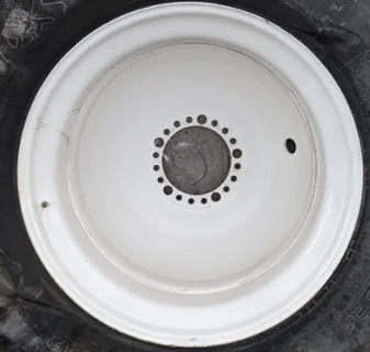 Take-Off 18 x 42 20-13.189-11.07-15.00 NH White Wheel