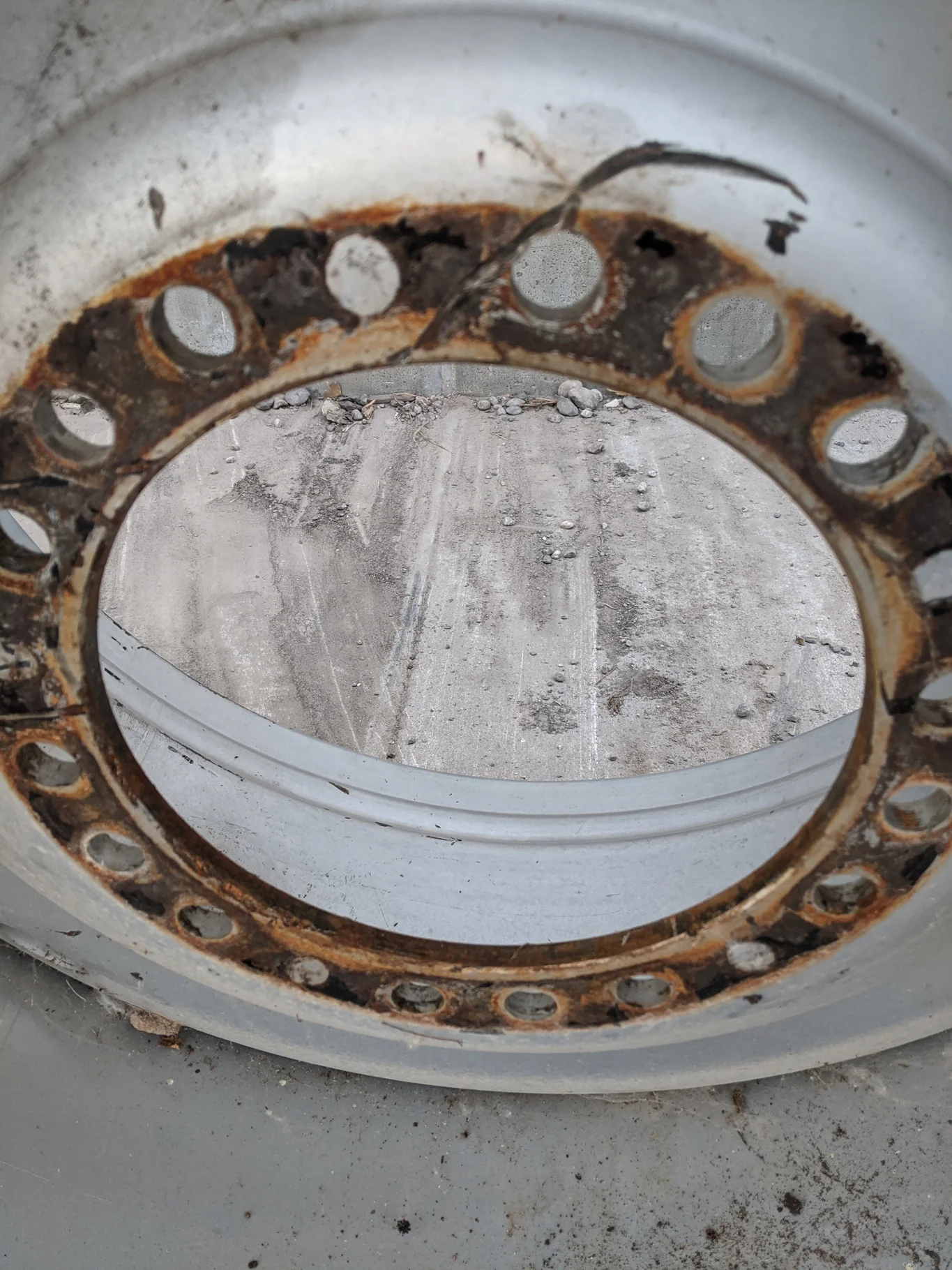 Used 27 X 38 CIH 10-13.187-11.08 5/8" Formed Combine Wheel 5.625 image 2