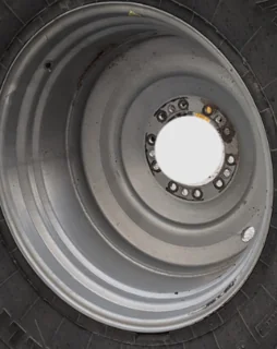 Used 27 X 38 CIH 10-13.187-11.08 5/8" Formed Combine Wheel 5.625 image 4