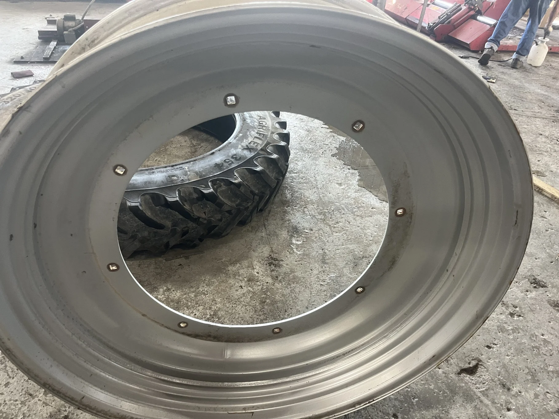 Take-Off 12 x 46 8-10.875-8.625 Case Silver Wheel image 2