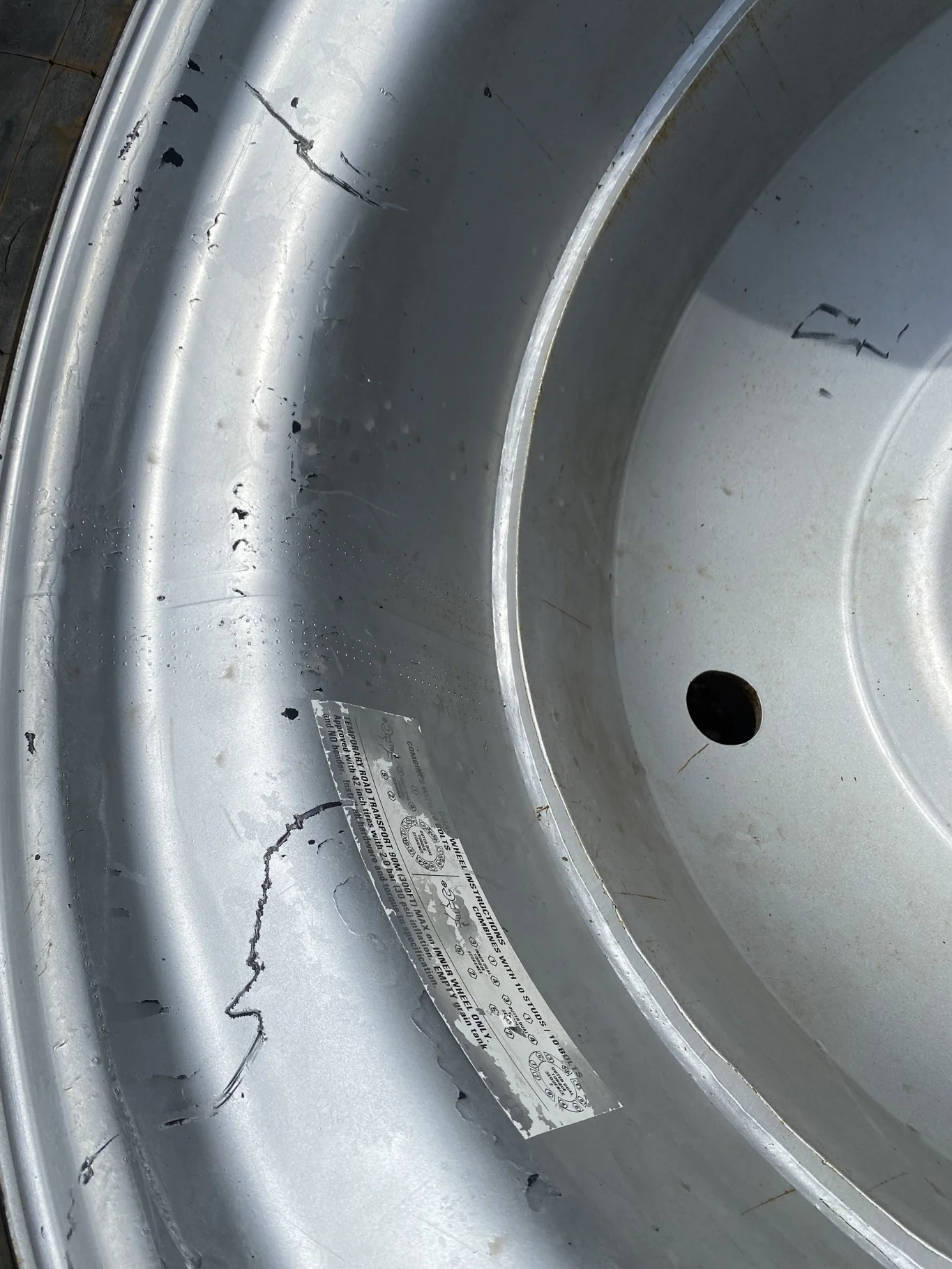 Used 18 x 42 20 Bolt Wheel Case Silver image 4