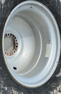 Used 18 x 42 20 Bolt Wheel Case Silver image 3