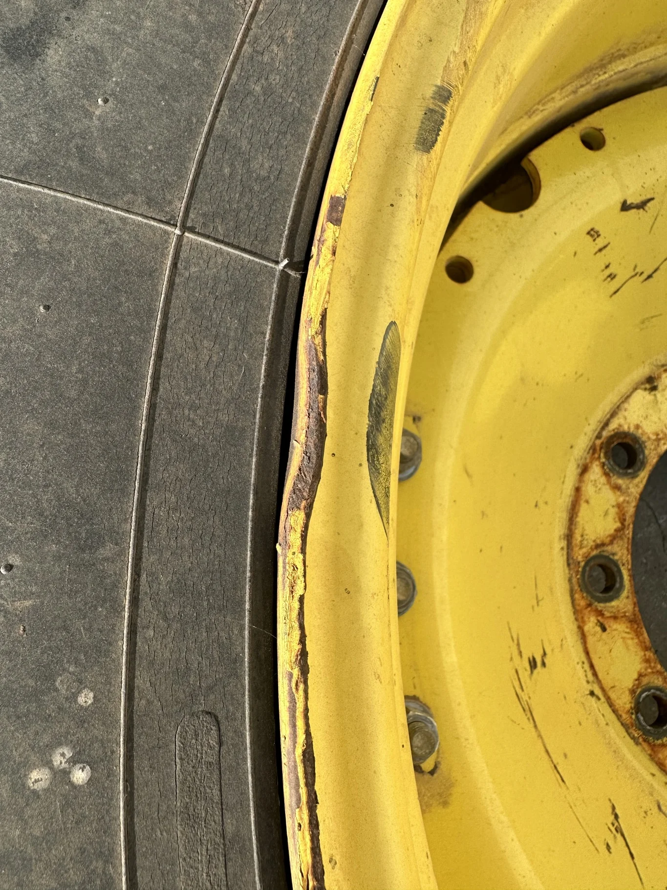 Used 15 x 34 10-13.189-11.07 Deutz Fahr Grey Waffle Wheel w/ HD Disc image 3