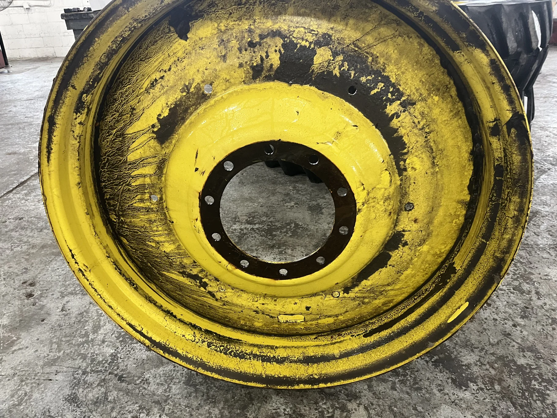 Used 18 X 42 10-13.189-11.07 Dual Yellow Wheel