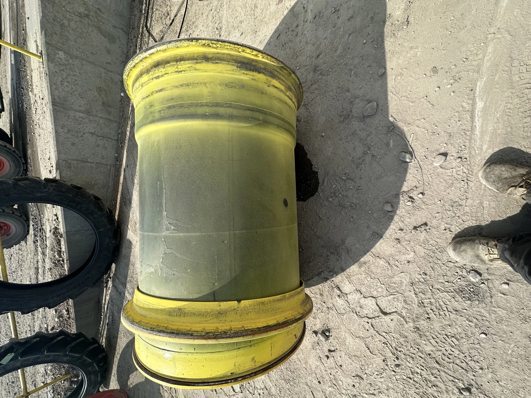 Used 44 X 32 (10-13.187-11.060) 1" IN Yellow Combine Wheel image 3