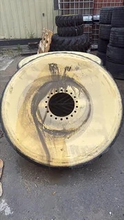 Take-Off 8" Drive Wheel John Deere 8RT (LEFT) image 3