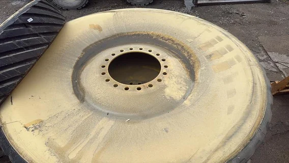 Take-Off 8" Drive Wheel John Deere 8RT (LEFT) image 4