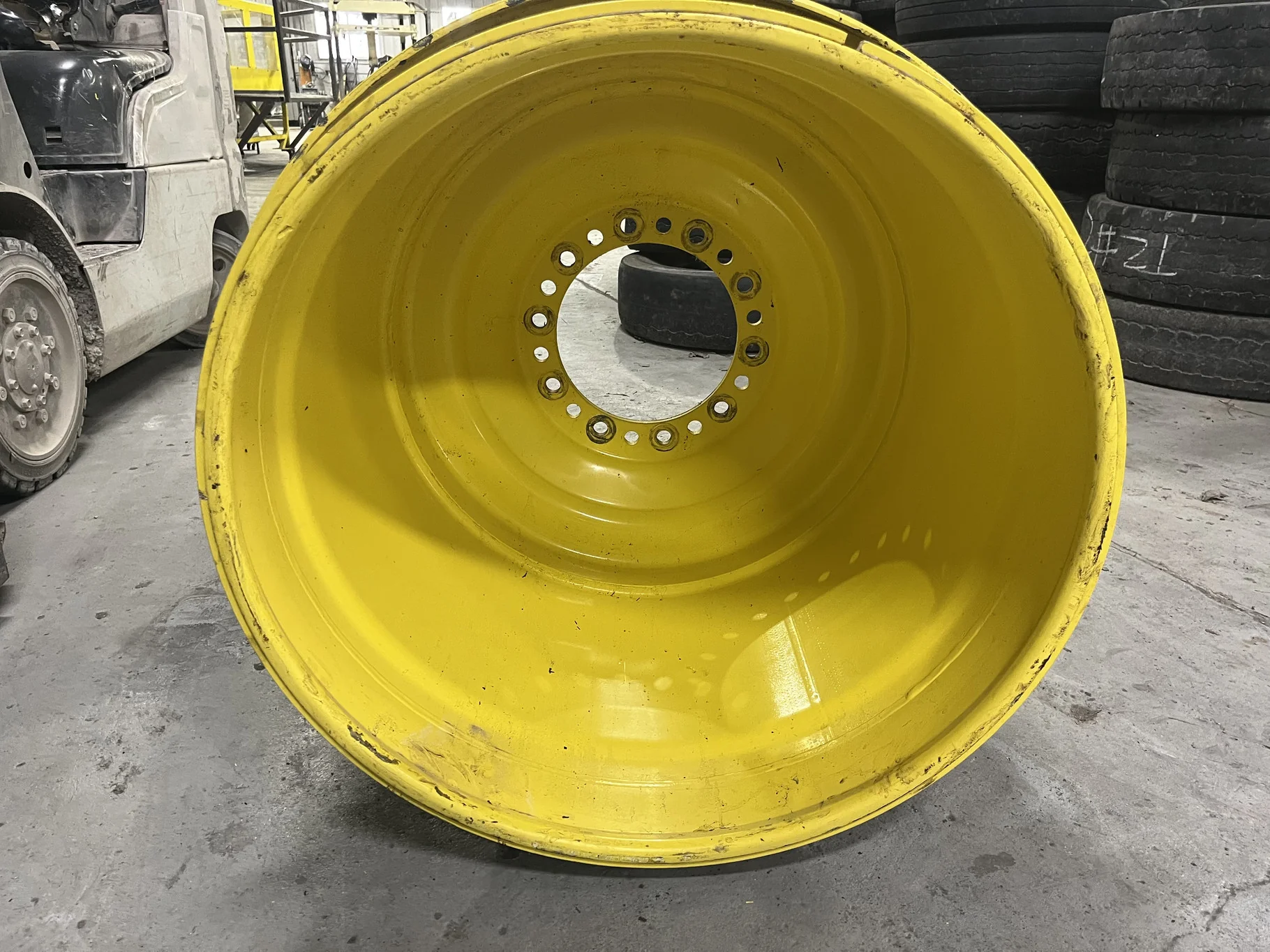 Used 44 X 32 20-13.19-11.07 3 Piece Yellow Wheel image 3