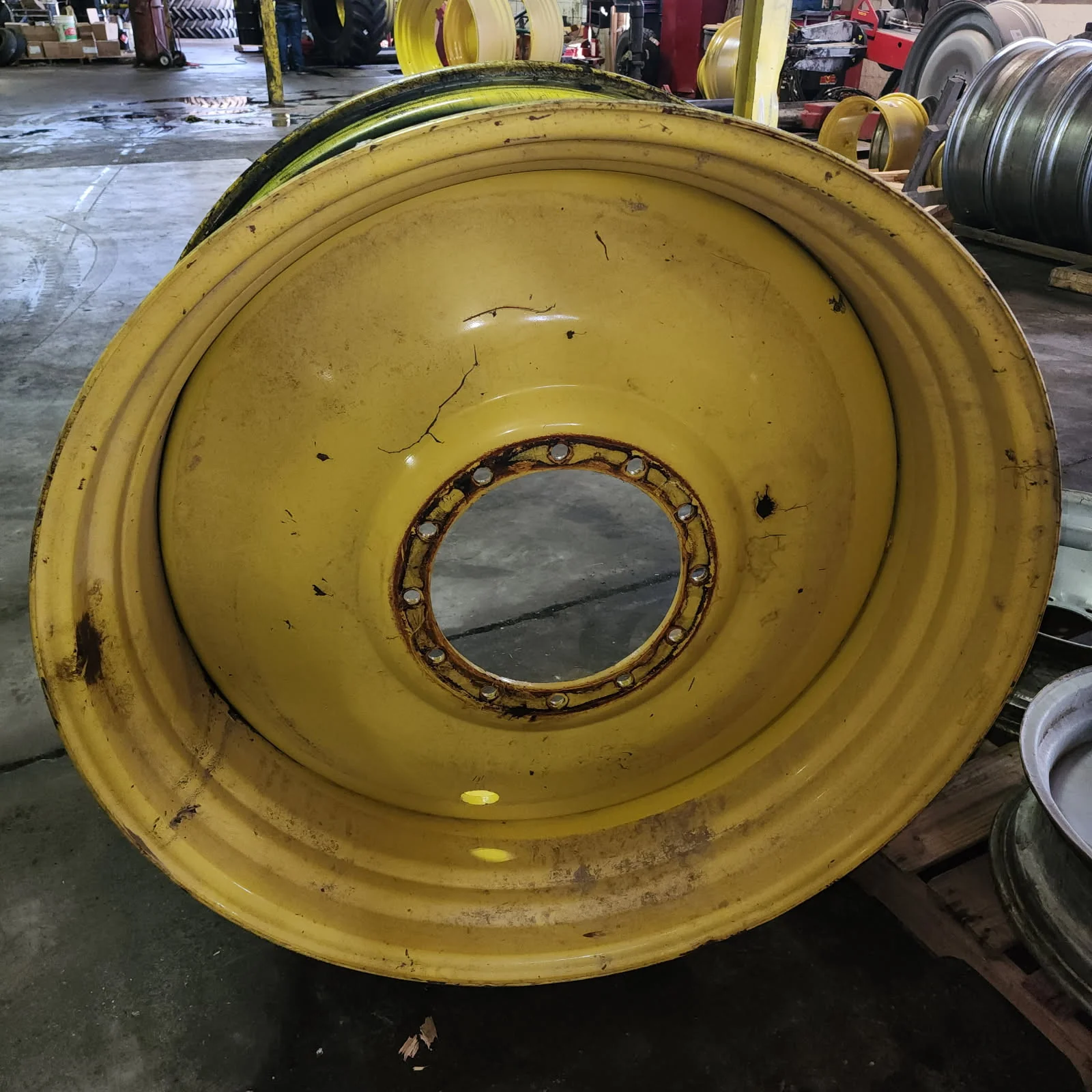 Used 21 x 46 12-15.748-13.829 5"BS Titan Yellow Dual