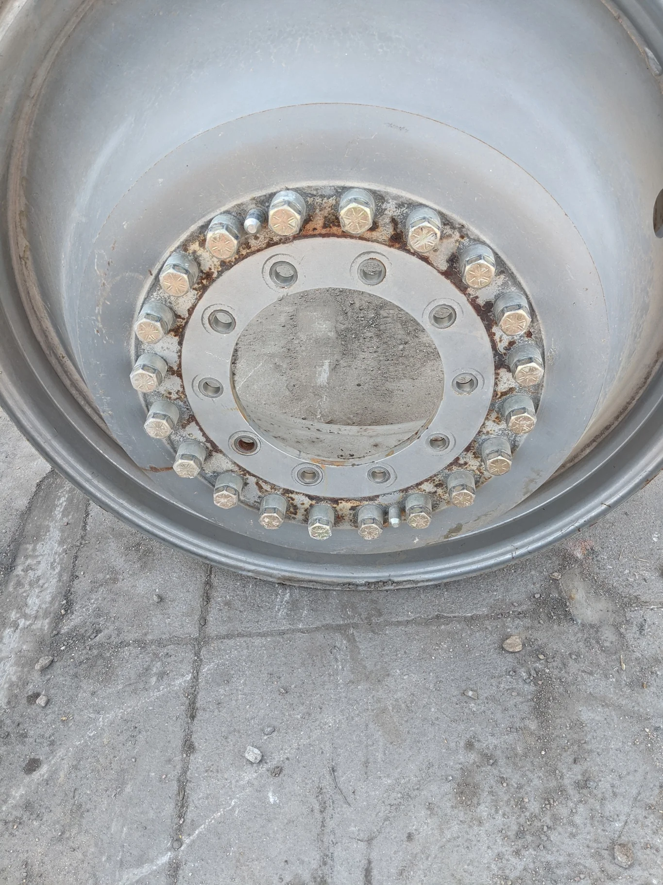 Used 18 X 42 Case IH Silver 20 Bolt Straddle Dual Wheel (20-13.189-11.071) 15" IN - Good Condition image 4
