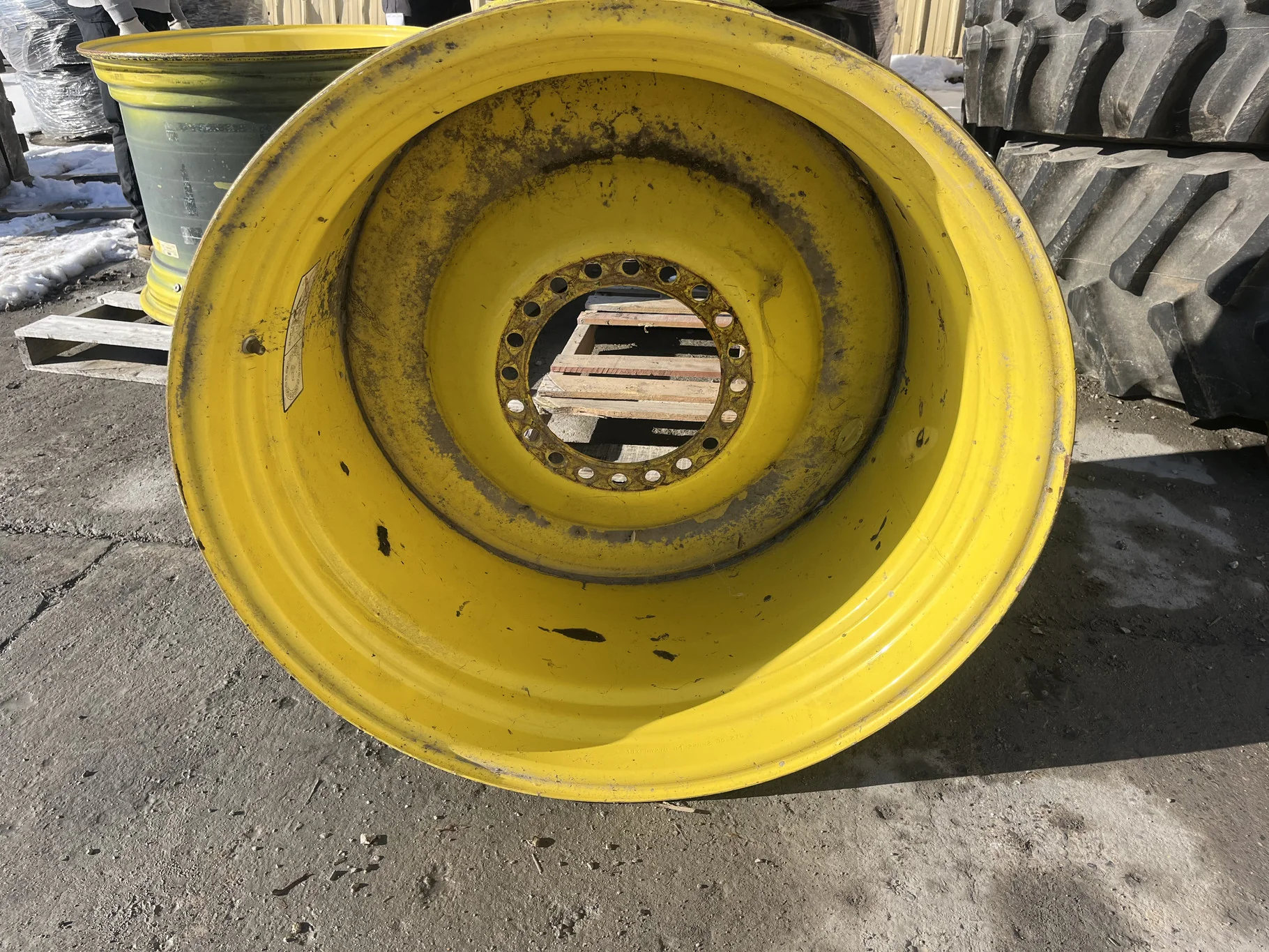 Used 27 X 38 20-13.189-11.07-1.42 (.906) Yellow Wheel
