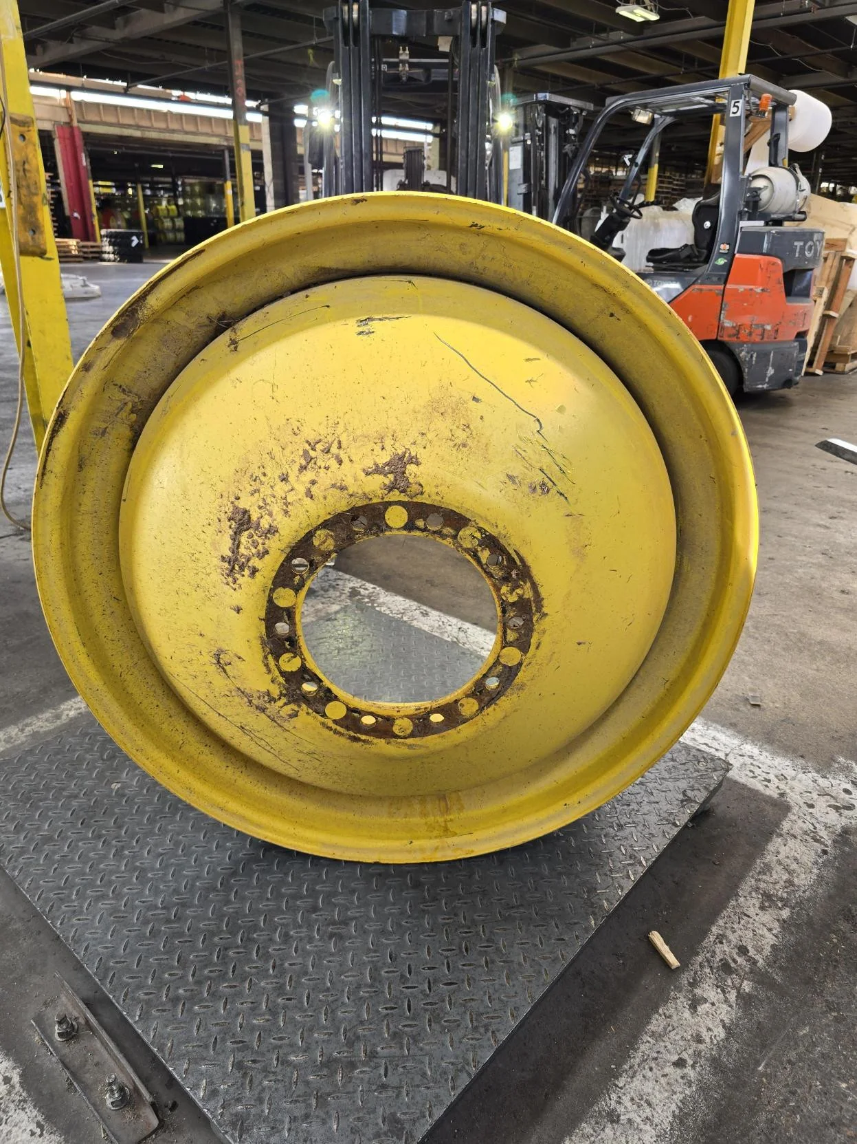 Used 18 X 42 10-13.19-11.07 Dolly Dual Yellow Wheel