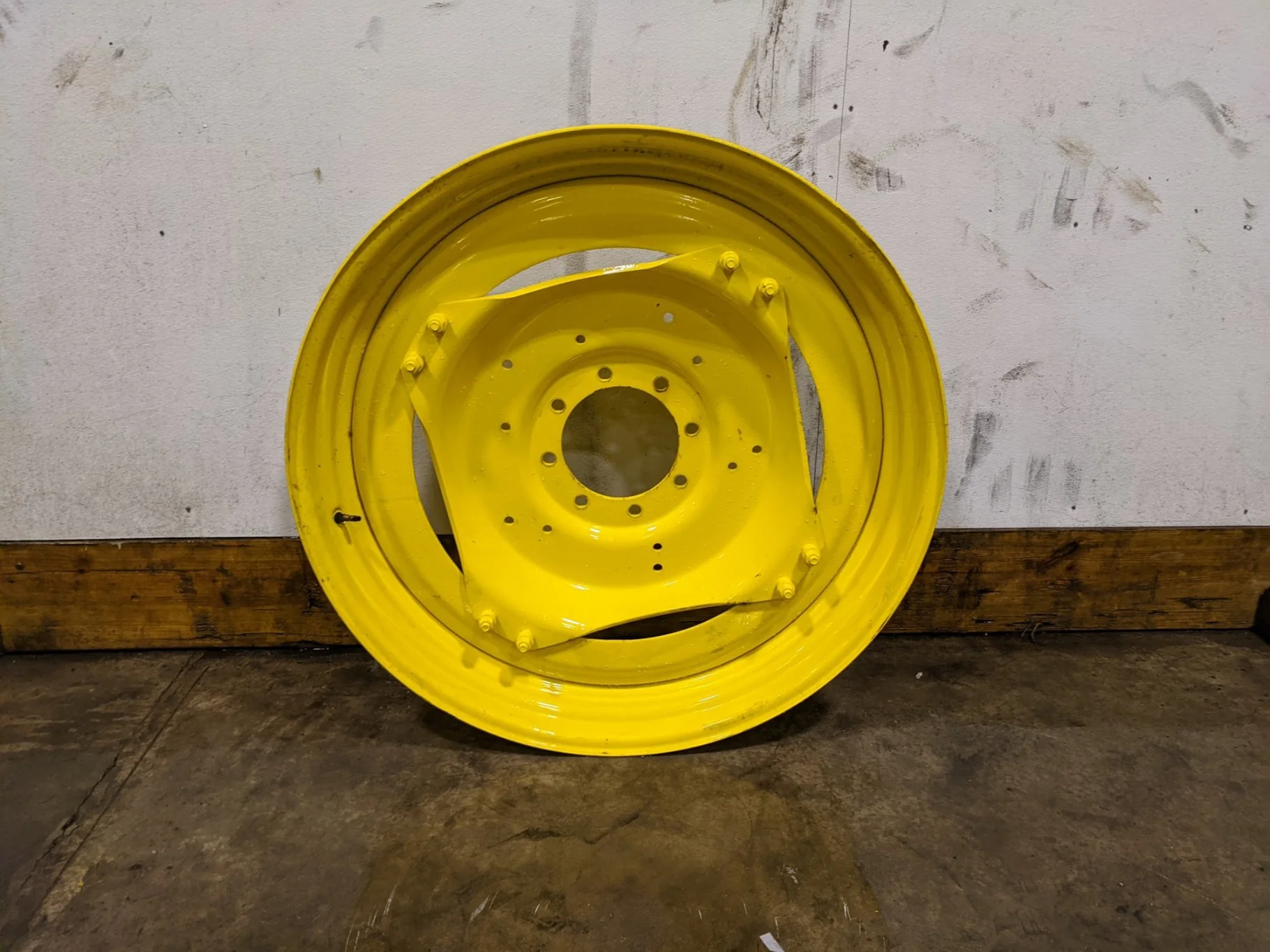 Used 10 x 42 John Deere Yellow 8 Bolt (8-10.82) 4/2 Rail With Disc