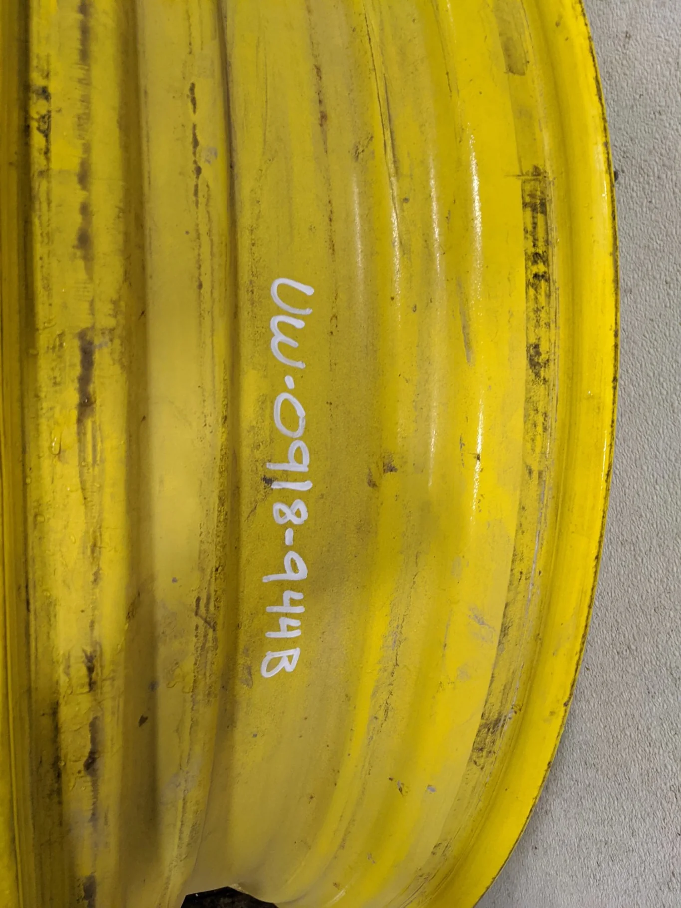 Used 10 x 42 John Deere Yellow 8 Bolt (8-10.82) 4/2 Rail With Disc image 2