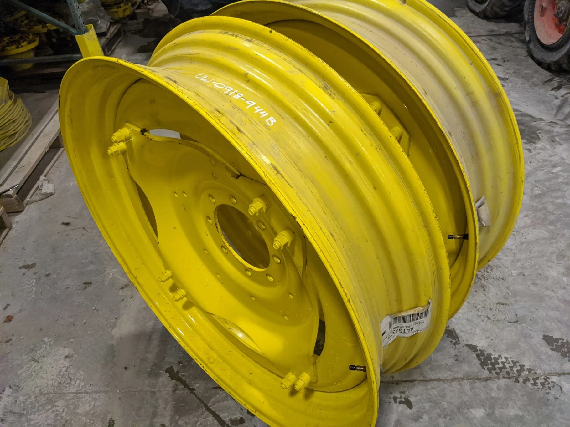 Used 10 x 42 John Deere Yellow 8 Bolt (8-10.82) 4/2 Rail With Disc image 3