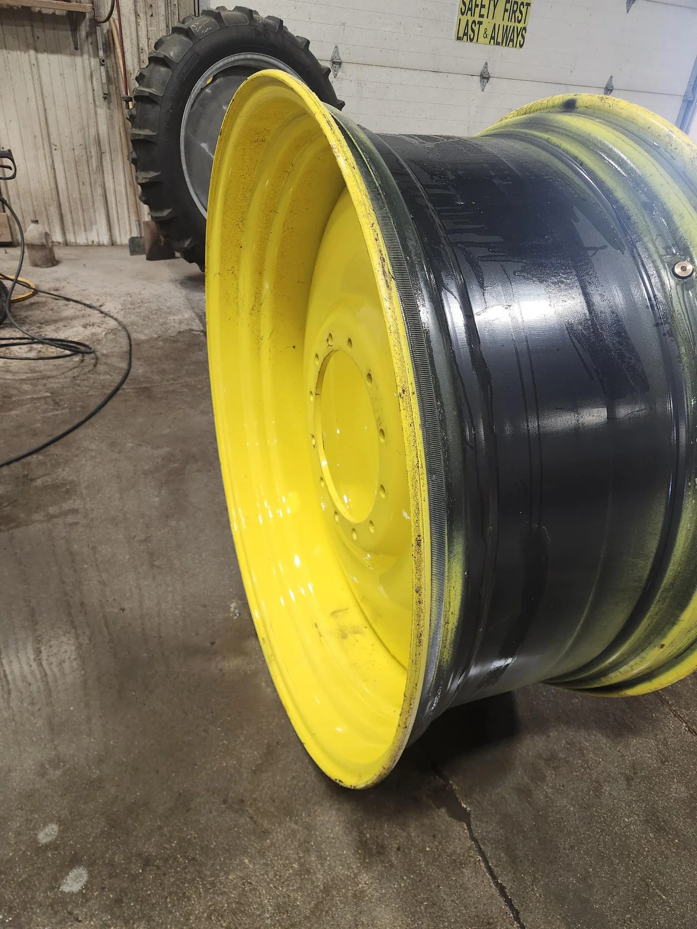 Take-Off 21 X 46 12-15.748-13.829 5.31" OUT 600 Series Sprayer JD Yellow Wheel image 4