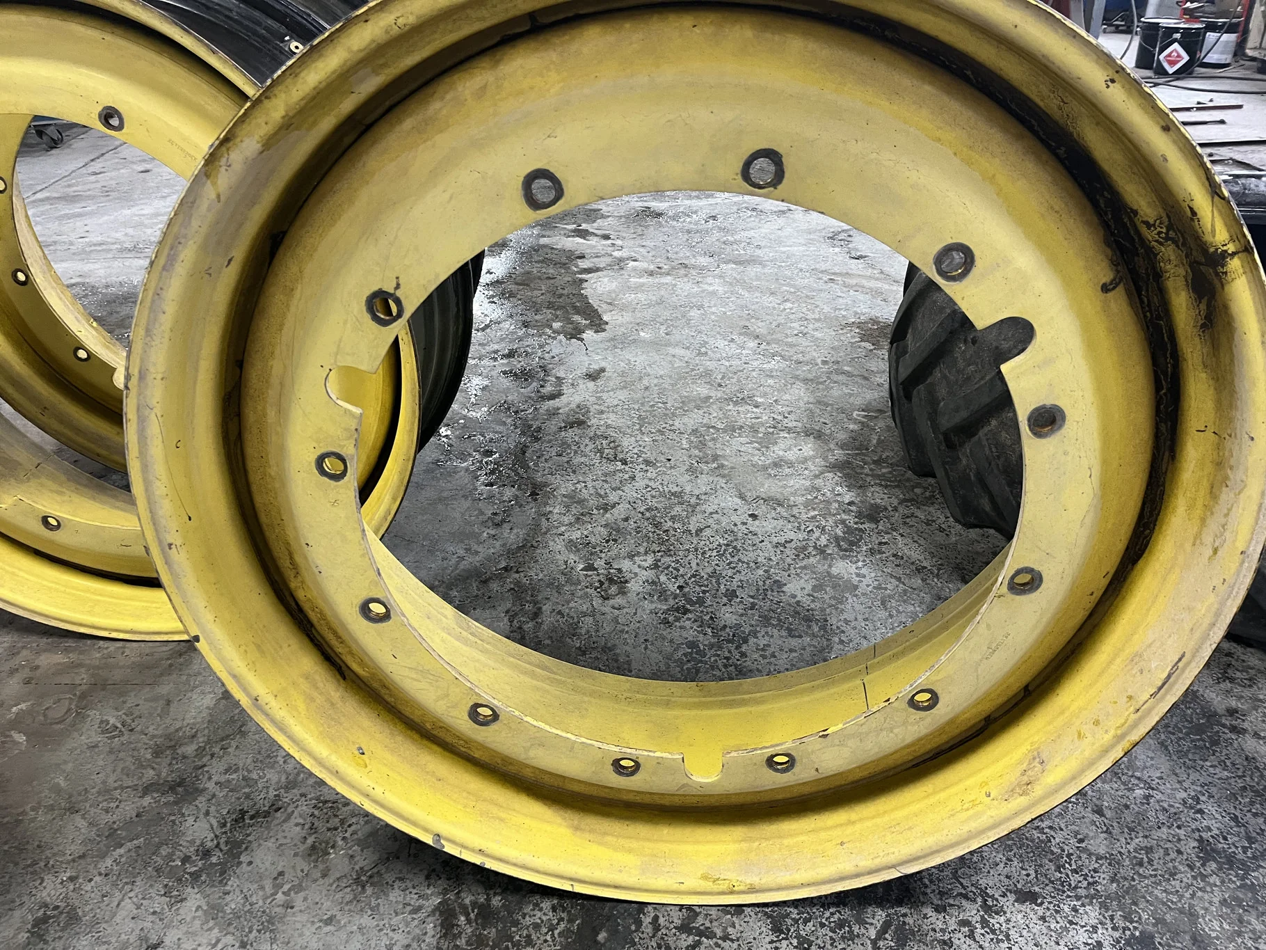 Used 16 X 46 12-32.047-30.078 Rim & Rail Yellow Wheel image 2