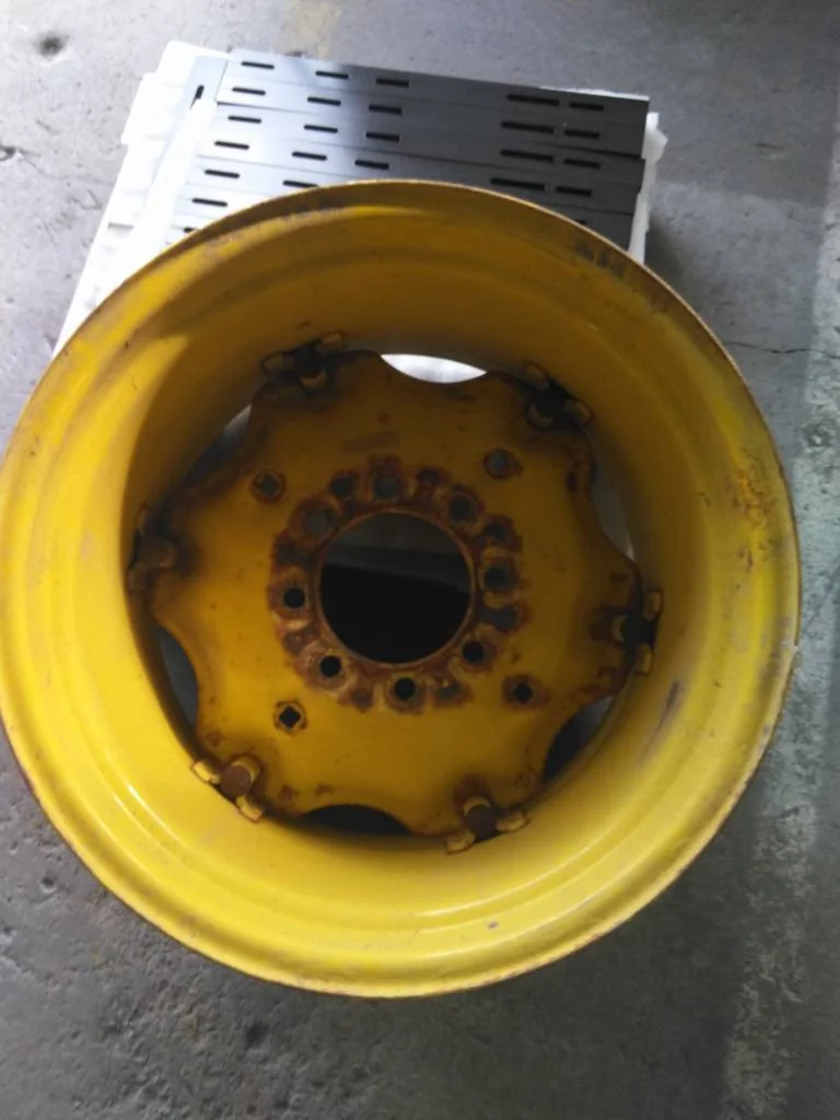Used 15 x 24 Titan 8-8-6  6 Clamp Wheel With Disc Mild Rust Paint Is Fair