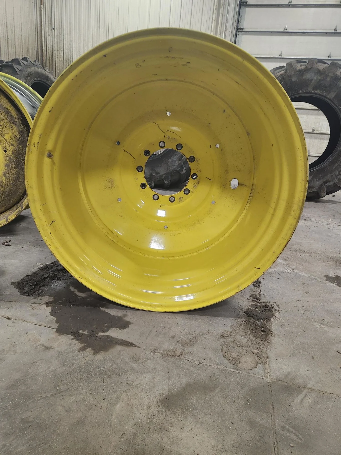 Used 23 x 42 (10-13.189-11.07) 13.63" Outset Dual Wheel Yellow image 4