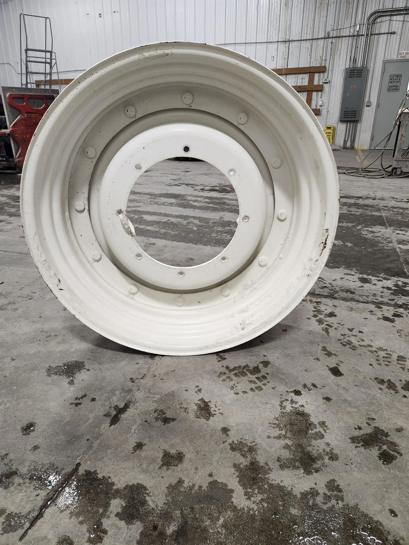 Take-Off 10 x 34 8 Bolt Moveero New Holland White Wheel image 3