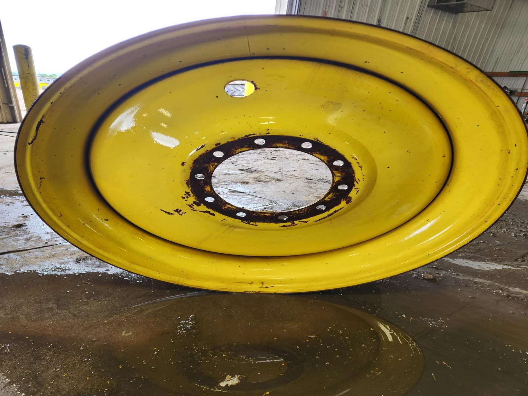 Used 18 x 42 10 Bolt (18.25 FRONT) Yellow Wheel image 4