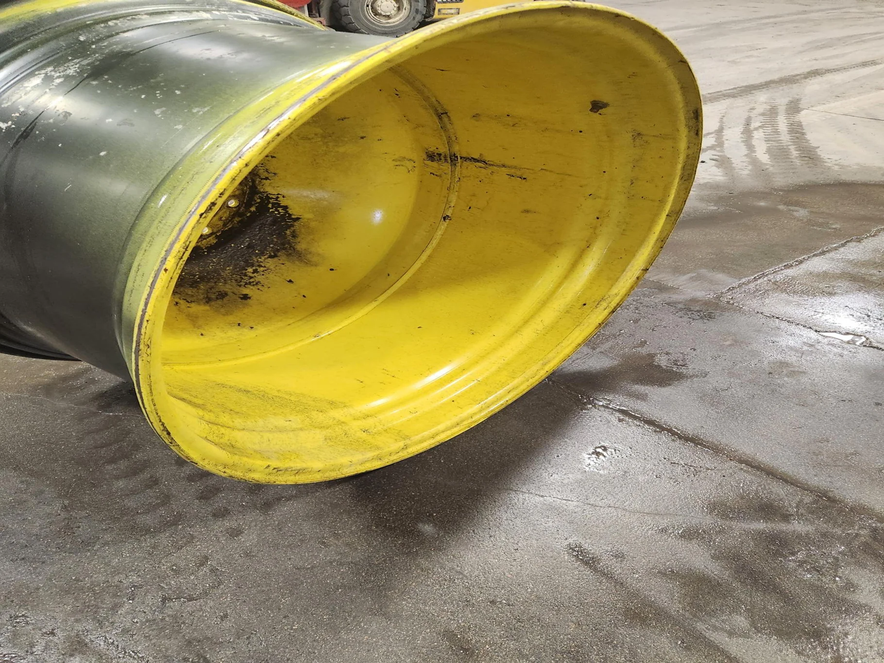 Used 23 x 38 10-13.189-11.070 Yellow Dolly Dual Wheel image 3